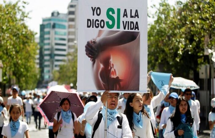 Manifestao contra o aborto em Quito, capital do Equador (Foto: Reproduo/Vatican News)