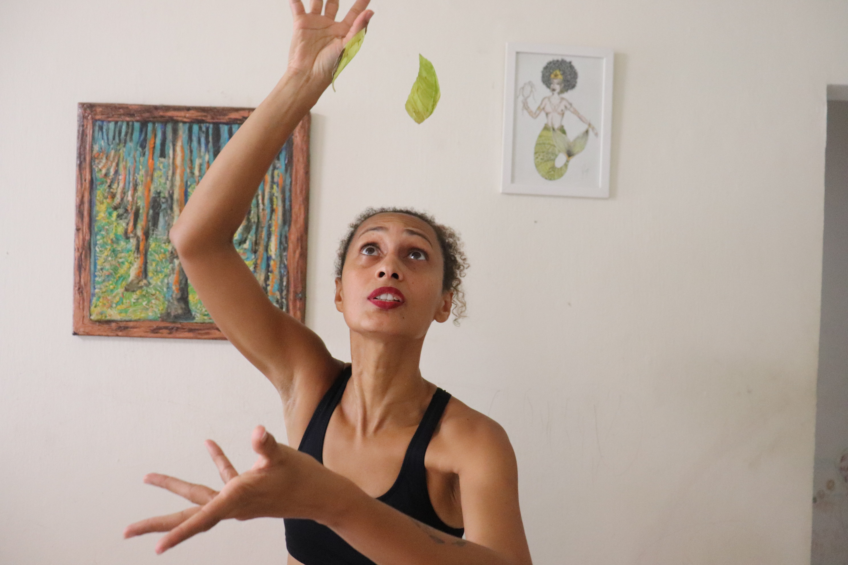 Agrinez Melo oferece o curso Dramaturgia dos Orixás, experiência a partir da relação do texto com o corpo ancestral (Foto: Divulgação) Agrinez Melo oferece o curso Dramaturgia dos Orixás, experiência a partir da relação do texto com o corpo ancestral (Foto: Divulgação)