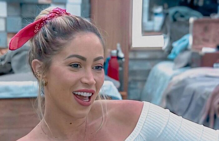 Carol Narizinho foi eliminada com 29,51% dos votos (Foto: Reproduo/Record TV)