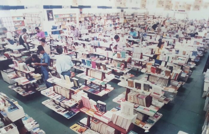 Em formato de L, sem balco e com livre circulao, a Livro 7 foi um dos maiores redutos culturais e polticos de Pernambuco. (Foto: Acervo Pessoal)