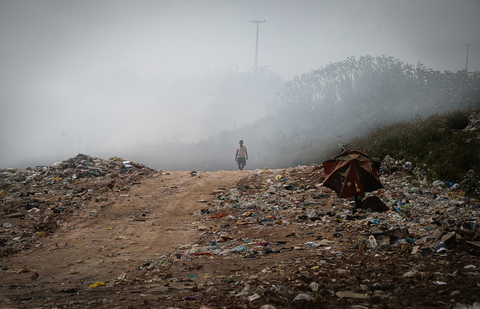Lixo de Camaragibe um dia aps o seu fechamento.  (Leandro de Santana/ DP)