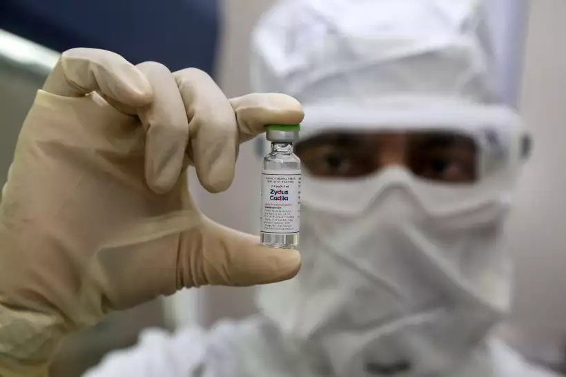  (Uma vacina contra a Covid-19 pode ser disponibilizada para algumas pessoas no Reino Unido antes do Natal, mas um lanamento no incio de 2021  o mais provvel, disse Kate Bingham, a responsvel pela aquisio de possveis imunizantes no pas, nesta quarta-feira.

Foto: Zydus Cadila/AFP
)