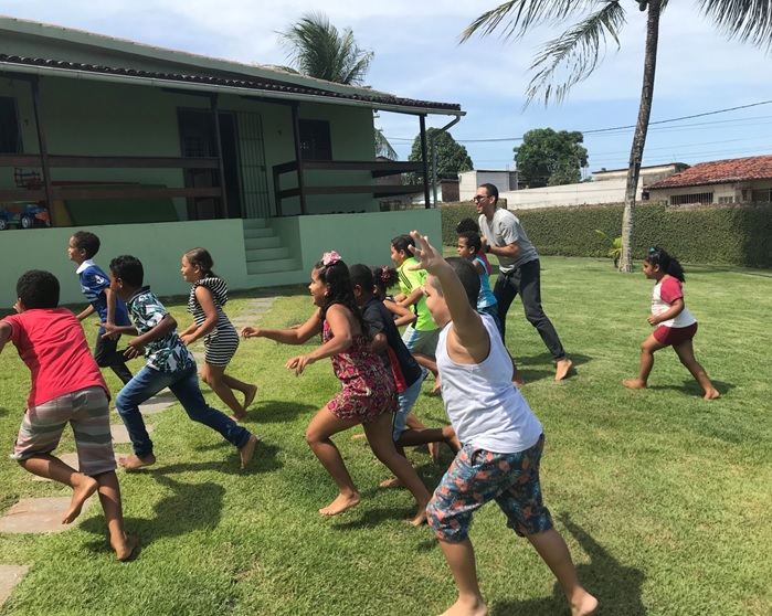 iniciativa atende 297 crianças e adolescentes, de 6 anos a 17 anos e 11 meses. Foto: Abrinq/Divulgação iniciativa atende 297 crianças e adolescentes, de 6 anos a 17 anos e 11 meses. Foto: Abrinq/Divulgação
