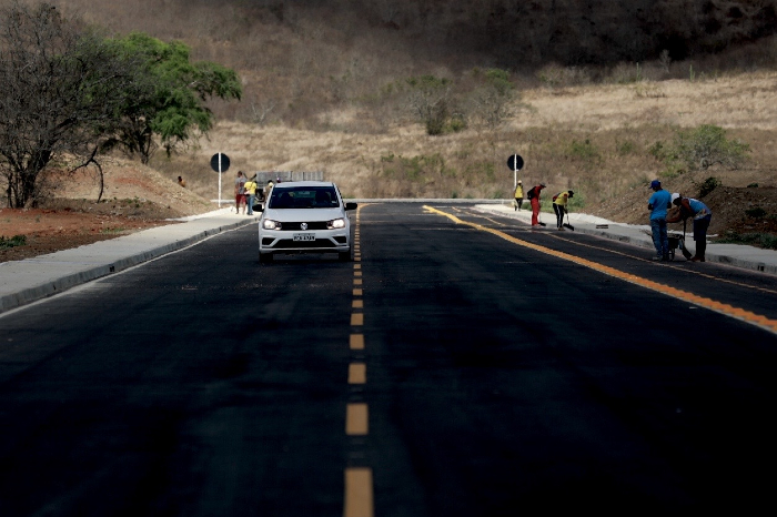 Limoeiro ganhou nova rodovia para a instalao do polo. (Foto: Heudes Regis/SEI/Divulgao)