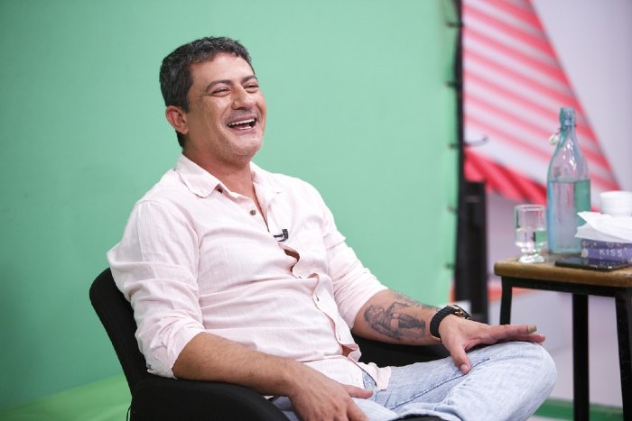 Tom Veiga em depoimento ao Memória Globo, 2019. (Foto: Fabrício Mota/Globo) Tom Veiga em depoimento ao Memória Globo, 2019. (Foto: Fabrício Mota/Globo)