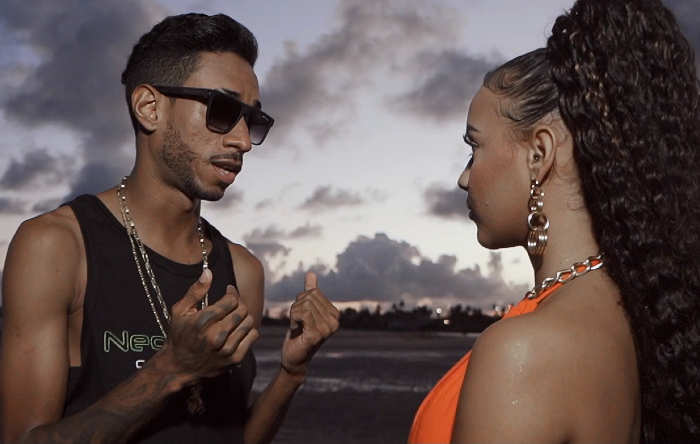 MC Tocha e Ziane Martins no clipe de Onde Ests (Foto: YouTube/Reproduo)