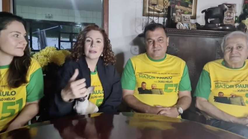 (Carla Zambelli fez live com a cunhada, o irmão e o pai, pedindo votos em Mairiporã. Foto: Reprodução/ Facebook) (Carla Zambelli fez live com a cunhada, o irmão e o pai, pedindo votos em Mairiporã. Foto: Reprodução/ Facebook)