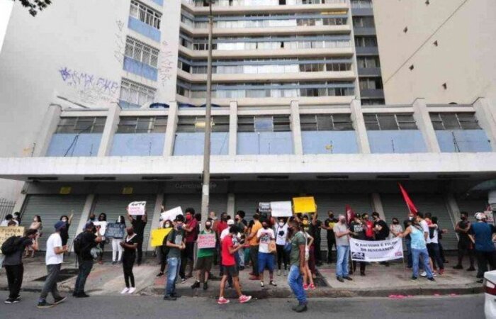 A unidade Belo Horizonte fechou as portas depois de manifestações contra a rede (Foto: Gladyston Rodrigues/EM) A unidade Belo Horizonte fechou as portas depois de manifestações contra a rede (Foto: Gladyston Rodrigues/EM)