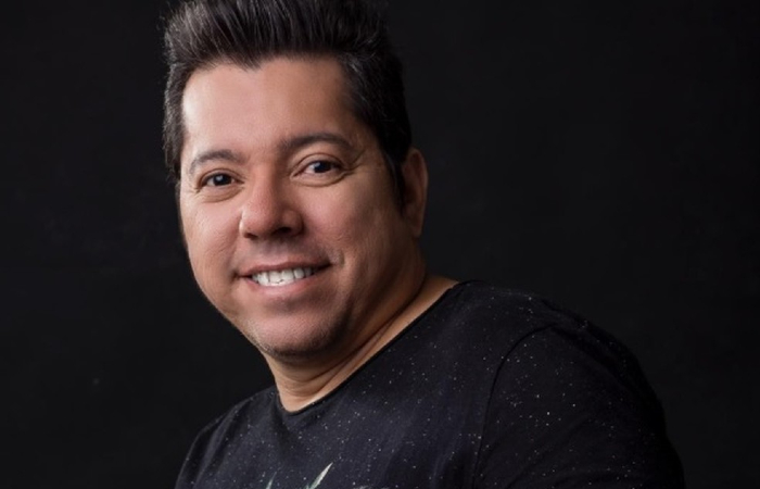 Aos 49 Anos Morre Cantor Pernambucano Louro Santos Em Decorrencia Da Covid 19 Local Diario De Pernambuco