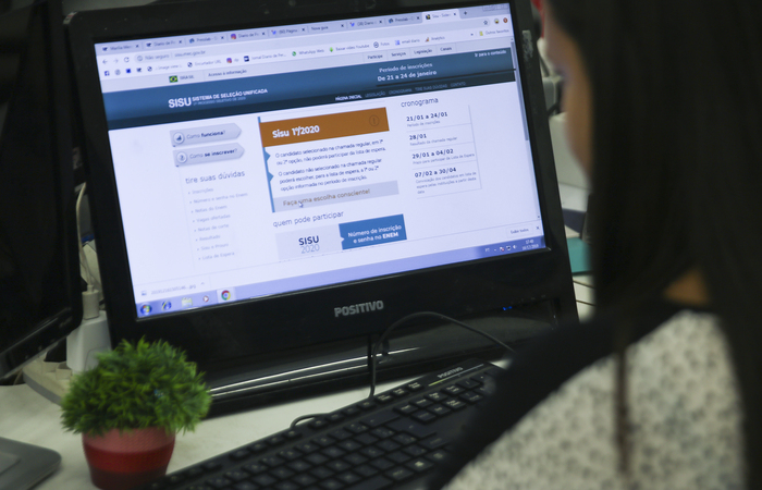 Computador deve ser desligado caso se não for ser usado por mais de uma hora. Foto: Tarciso Augusto / Esp. Dp foto
Computador deve ser desligado caso se não for ser usado por mais de uma hora. Foto: Tarciso Augusto / Esp. Dp foto