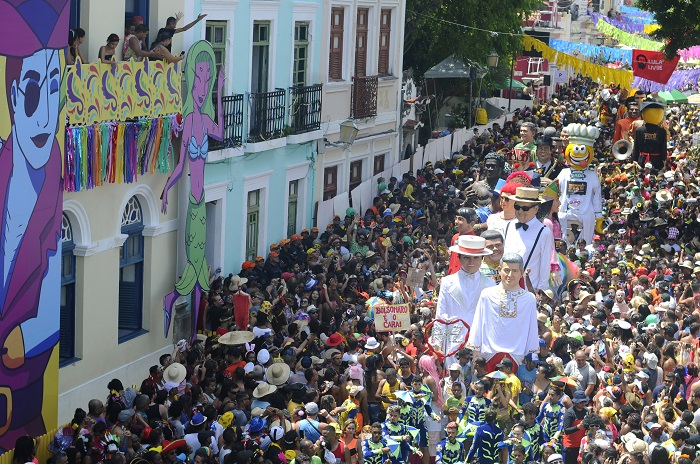 Carnaval, festa que injeta mais de R$ 2 bilhes na economia local, foi suspensa e deve afetar setor. (Foto: Ricardo Fernandes/ Spia Photo/Arquivo DP)