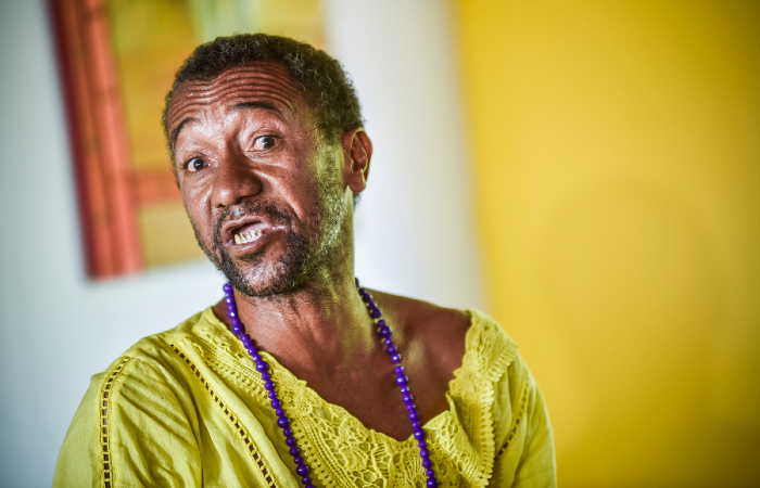 O poeta Miró foi acolhido - virtualmente - por amigos e leitores (Foto: Felipe Ribeiro/Secult-PE
) O poeta Miró foi acolhido - virtualmente - por amigos e leitores (Foto: Felipe Ribeiro/Secult-PE
)