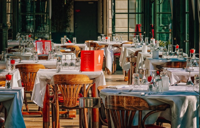 Bares e restaurantes ficaram sem receber clientes, funcionando apenas com delivery ou retirada. (Foto: Pixabay/Reprodução) Bares e restaurantes ficaram sem receber clientes, funcionando apenas com delivery ou retirada. (Foto: Pixabay/Reprodução)