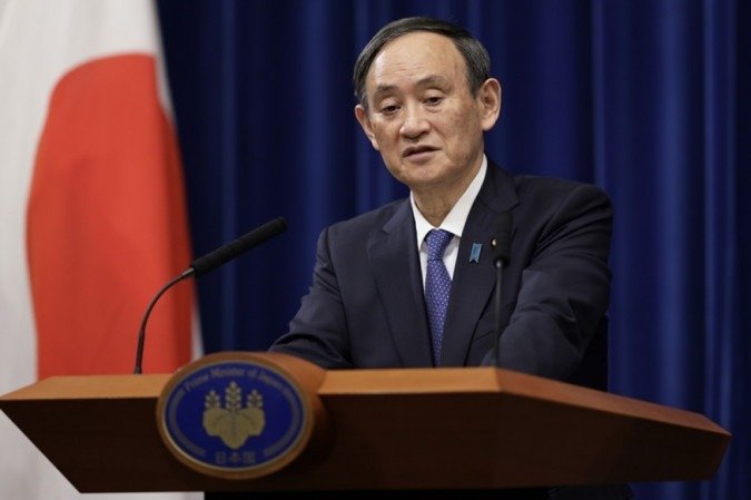 (Yoshihide Suga disse que o Japão não aceitará a decisão da Justiça. Foto: Kiyoshi Ota / POOL / AFP) (Yoshihide Suga disse que o Japão não aceitará a decisão da Justiça. Foto: Kiyoshi Ota / POOL / AFP)