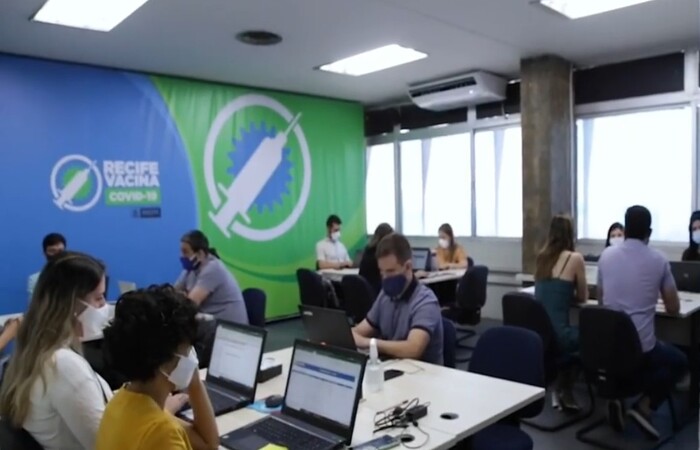 Tambm foi instalada uma Sala de Situao para monitorar as aes da imunizao na capital pernambucana. (Foto: Instagram/Reproduo)