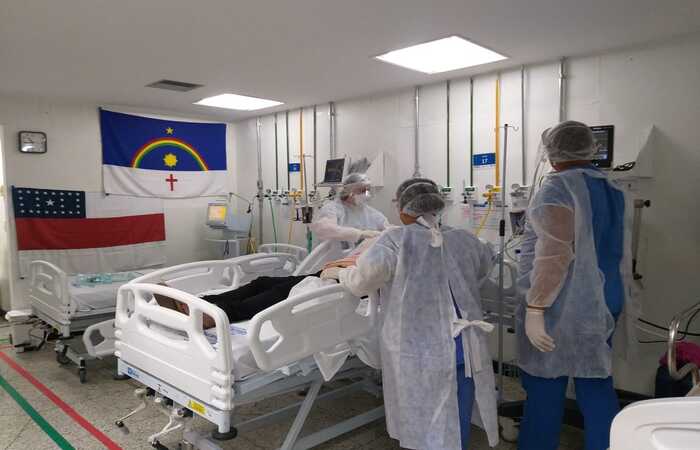 Cinco enfermos foram encaminhados para leitos de UTI no Hospital de Referência estadual (Foto: SES-PE/Divulgação) Cinco enfermos foram encaminhados para leitos de UTI no Hospital de Referência estadual (Foto: SES-PE/Divulgação)