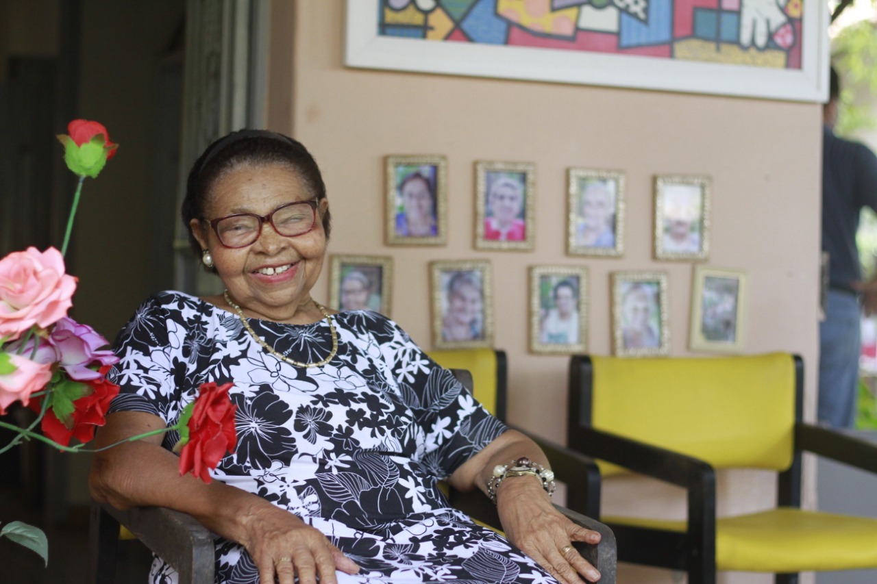 Maria da Paixo, 87 anos de idade, vive na Casa do Amor h quatro anos (Foto: Rmulo Chico / Esp.DP)