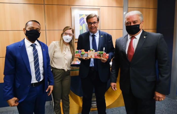 Prefeito de Olinda se encontrou com ministro Gilson Machado Neto, do Turismo. Deputado federal Augusto Coutinho também acompanhou a agenda. (Foto: Instagram/Reprodução) Prefeito de Olinda se encontrou com ministro Gilson Machado Neto, do Turismo. Deputado federal Augusto Coutinho também acompanhou a agenda. (Foto: Instagram/Reprodução)