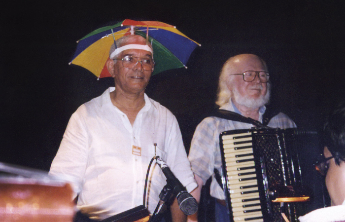 Maestro Duda, homenageado do Concurso, e Sivuca, em imagem do livro Maestro Duda, Uma Visão Nordestina (Foto: Cepe/Divulgação) Maestro Duda, homenageado do Concurso, e Sivuca, em imagem do livro Maestro Duda, Uma Visão Nordestina (Foto: Cepe/Divulgação)