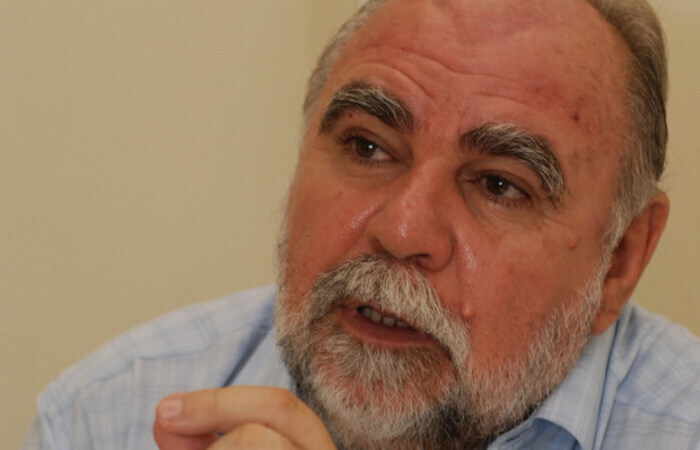 No livro Nove lições da Escola de Frankfurt, Michel Zaidan analisa marcas deixadas pelos estudos sociais e filosóficos no mundo contemporâneo (Foto: Julio Jacobina/DP/D.A Press) No livro Nove lições da Escola de Frankfurt, Michel Zaidan analisa marcas deixadas pelos estudos sociais e filosóficos no mundo contemporâneo (Foto: Julio Jacobina/DP/D.A Press)
