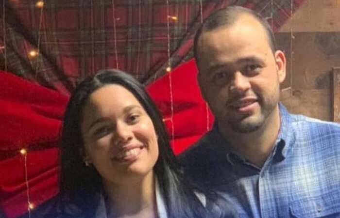 Pastor Douglas (na foto, ao lado da mulher, a missionária Daiana) é acusado pela polícia dos Estados Unidos de ser terrorista (Foto: Reprodução/Redes Sociais) Pastor Douglas (na foto, ao lado da mulher, a missionária Daiana) é acusado pela polícia dos Estados Unidos de ser terrorista (Foto: Reprodução/Redes Sociais)