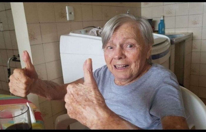 Aos 93 anos, Olinda Bolsonaro é parte do grupo prioritário previsto pelo PNI e recebeu a primeira dose da vacina em Eldorado, interior de SP (Foto: Reprodução/Facebook) Aos 93 anos, Olinda Bolsonaro é parte do grupo prioritário previsto pelo PNI e recebeu a primeira dose da vacina em Eldorado, interior de SP (Foto: Reprodução/Facebook)