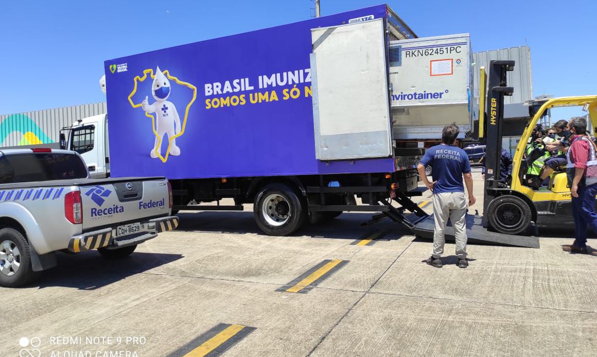 (O avião com o imunizante vindo do Instituto Serum chegou ontem. Foto: Divulgação/Receita Federal) (O avião com o imunizante vindo do Instituto Serum chegou ontem. Foto: Divulgação/Receita Federal)