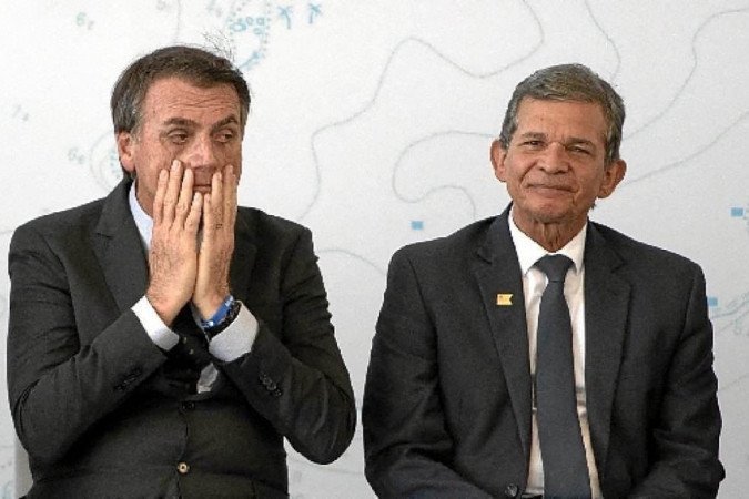  (Presidente volta a elogiar general indicado para assumir a presidncia da Petrobras. "No foi uma surpresa, mas uma realidade". Foto: Mauro Pimentel/AFP)
