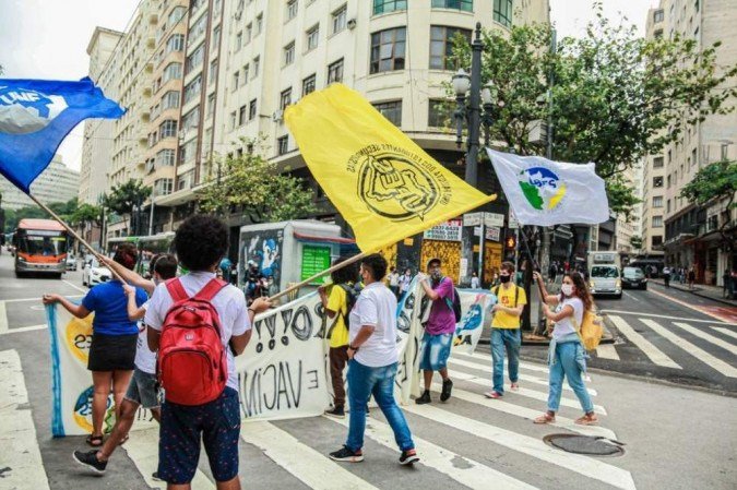  (O ato ocorre junto com mobilizaes marcadas para esta quinta-feira em 16 cidades brasileiras contra os cortes na educao. Foto: Reproduo/Twitter)