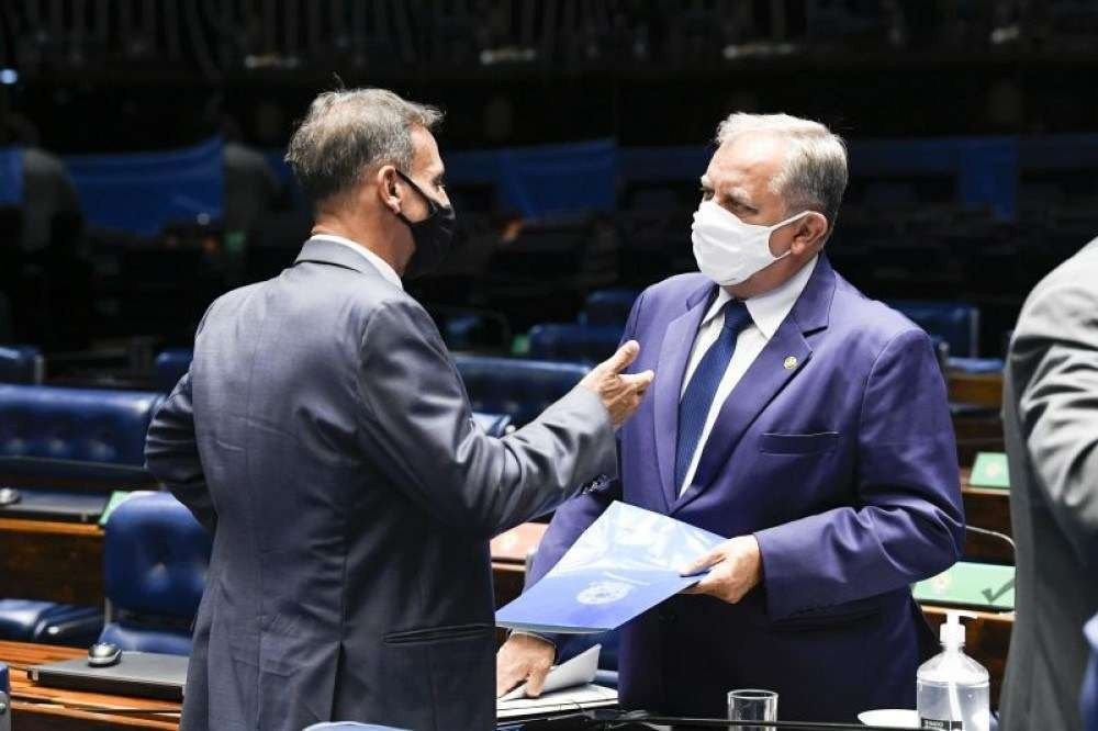 (Sem consenso sobre o fim dos pisos para educação e saúde, Senado adia para terça-feira a discussão da PEC Emergencial. Intenção é votar o texto na quarta-feira. Foto: Jefferson Rudy/Agencia Senado) (Sem consenso sobre o fim dos pisos para educação e saúde, Senado adia para terça-feira a discussão da PEC Emergencial. Intenção é votar o texto na quarta-feira. Foto: Jefferson Rudy/Agencia Senado)