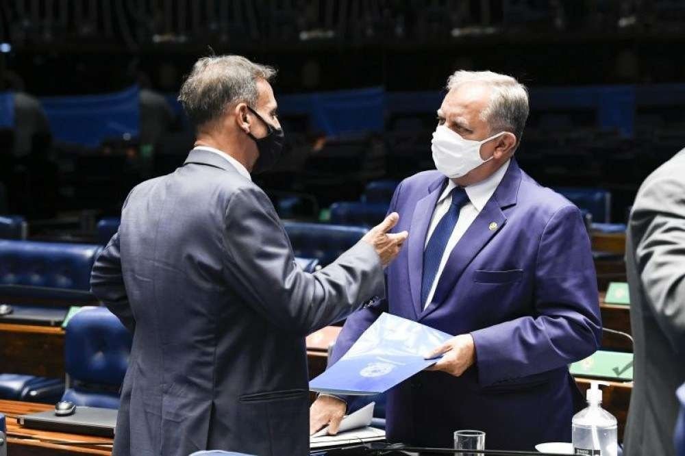  (Sem consenso sobre o fim dos pisos para educao e sade, Senado adia para tera-feira a discusso da PEC Emergencial. Inteno  votar o texto na quarta-feira. Foto: Jefferson Rudy/Agencia Senado)