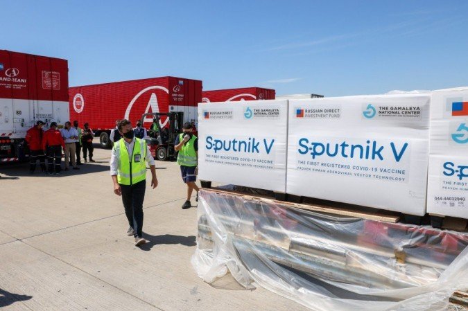(Segundo Moscou, que também registrou duas outras vacinas, a Sputnik V está licenciado atualmente em quase 40 países. Foto: ESTEBAN COLLAZO / Assessoria de Imprensa da Presidência da Argentina / AFP) (Segundo Moscou, que também registrou duas outras vacinas, a Sputnik V está licenciado atualmente em quase 40 países. Foto: ESTEBAN COLLAZO / Assessoria de Imprensa da Presidência da Argentina / AFP)