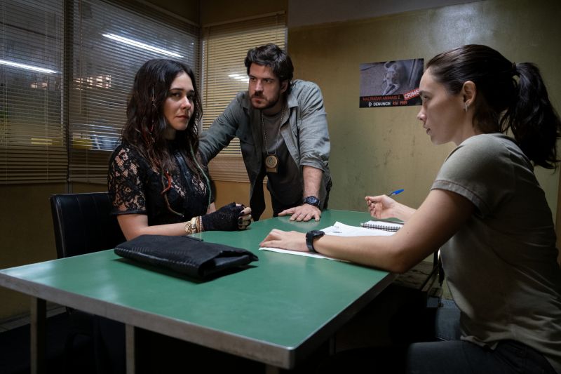  (A srie, estrelada por Marco Pigossi e Alessandra Negrini, chegou  lista de mais vistas em mais de 40 pases na Netflix. Foto: Divulgao/Netflix)