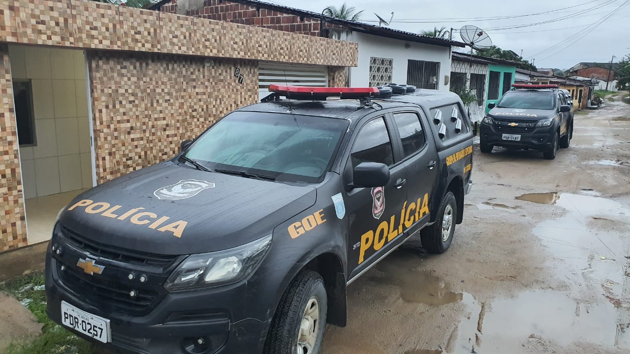 Polícia prende integrantes de quadrilha suspeitos de terem roubado carro  sob posse do vice-prefeito de Olinda