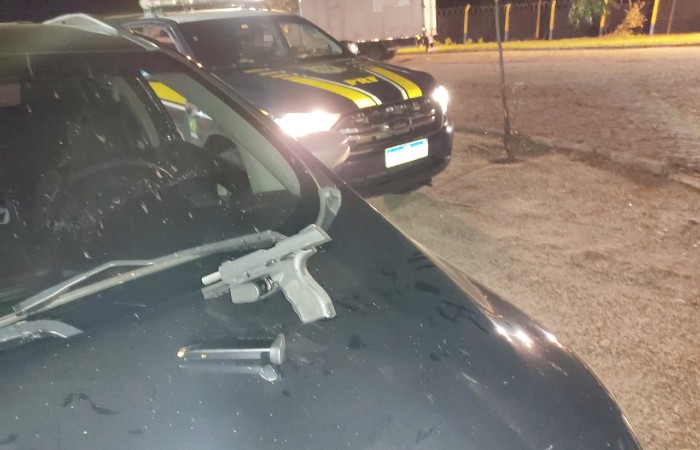  (Detenção de suspeito de latrocínio em Cabrobó com pistola e munições (PRF/Divulgação))