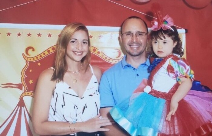 Os pais Sanzia e Nathaniel, com a pequena Isabela (Foto: Arquivo Pessoal) Os pais Sanzia e Nathaniel, com a pequena Isabela (Foto: Arquivo Pessoal)
