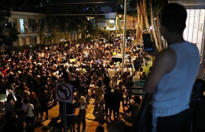A ilha de apenas 92.000 habitantes atrai 200.000 visitantes e trabalhadores todos os dias
(Foto: AFP/Divulgação) A ilha de apenas 92.000 habitantes atrai 200.000 visitantes e trabalhadores todos os dias
(Foto: AFP/Divulgação)