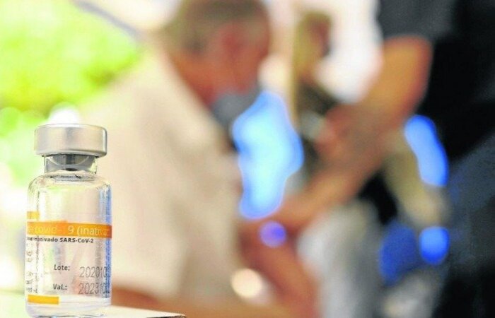 Apesar do interesse do governo do Distrito Federal por mais imunizantes contra a Covid-19, os laboratórios não dispõem de doses para pronta entrega
(Foto: Divulgação/Correio Braziliense) Apesar do interesse do governo do Distrito Federal por mais imunizantes contra a Covid-19, os laboratórios não dispõem de doses para pronta entrega
(Foto: Divulgação/Correio Braziliense)
