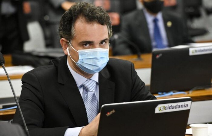 Presidente do Senado participou de videoconferência com governadores para tratar sobre ações de enfrentamento à pandemia. Bolsonaro participou por cerca de 20 minutos
(Foto: Edilson Rodrigues/Agencia Senado) Presidente do Senado participou de videoconferência com governadores para tratar sobre ações de enfrentamento à pandemia. Bolsonaro participou por cerca de 20 minutos
(Foto: Edilson Rodrigues/Agencia Senado)
