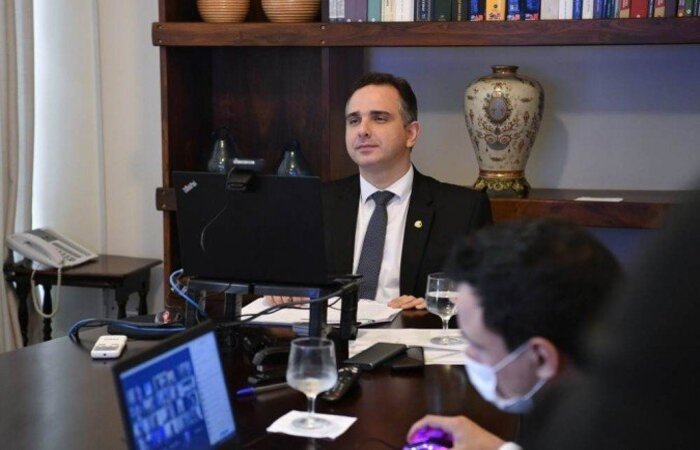 Presidente do Senado confia em planejamento apresentado pelo novo ministro da Saúde, Marcelo Queiroga, e acredita em uma escalada na produção das vacinas em solo nacional a partir de abril
(Foto: Marcos Brandão/Senado Federal) Presidente do Senado confia em planejamento apresentado pelo novo ministro da Saúde, Marcelo Queiroga, e acredita em uma escalada na produção das vacinas em solo nacional a partir de abril
(Foto: Marcos Brandão/Senado Federal)