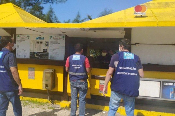 (As fiscalizações são realizadas também com bloqueios móveis em pontos estratégicos da cidade para impedir a entrada de ônibus e vans fretados. Foto: Divulgação/Prefeitura da Cidade do Rio de Janeiro) (As fiscalizações são realizadas também com bloqueios móveis em pontos estratégicos da cidade para impedir a entrada de ônibus e vans fretados. Foto: Divulgação/Prefeitura da Cidade do Rio de Janeiro)