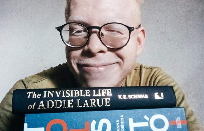 Apolo Andrade, criador do Leitor Albino, defende a leitura como um direito educacional desde 2016, mas aponta perigos das redes (Foto: Instagram/ reproduo)