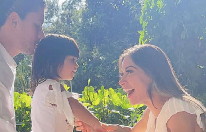Arthur Aguiar Posta Primeira Foto Com Mayra Cardi E Filha Apos Polemicas Viver Diario De Pernambuco
