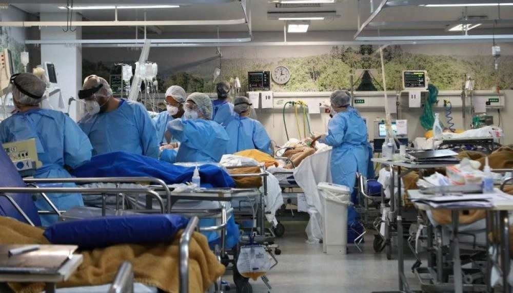 (Segundo o estudo, pacientes que foram assintomáticos ou que tiveram sintomas leves em uma primeira infecção, podem desenvolver a forma grave da doença caso sejam infectados novamente. Foto: AFP / SILVIO AVILA) (Segundo o estudo, pacientes que foram assintomáticos ou que tiveram sintomas leves em uma primeira infecção, podem desenvolver a forma grave da doença caso sejam infectados novamente. Foto: AFP / SILVIO AVILA)