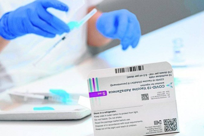 (A recomendação ainda é limitar o uso da vacina AstraZeneca para maiores de 30 anos, quando possível. Foto: Johan Nilsson/AFP) (A recomendação ainda é limitar o uso da vacina AstraZeneca para maiores de 30 anos, quando possível. Foto: Johan Nilsson/AFP)