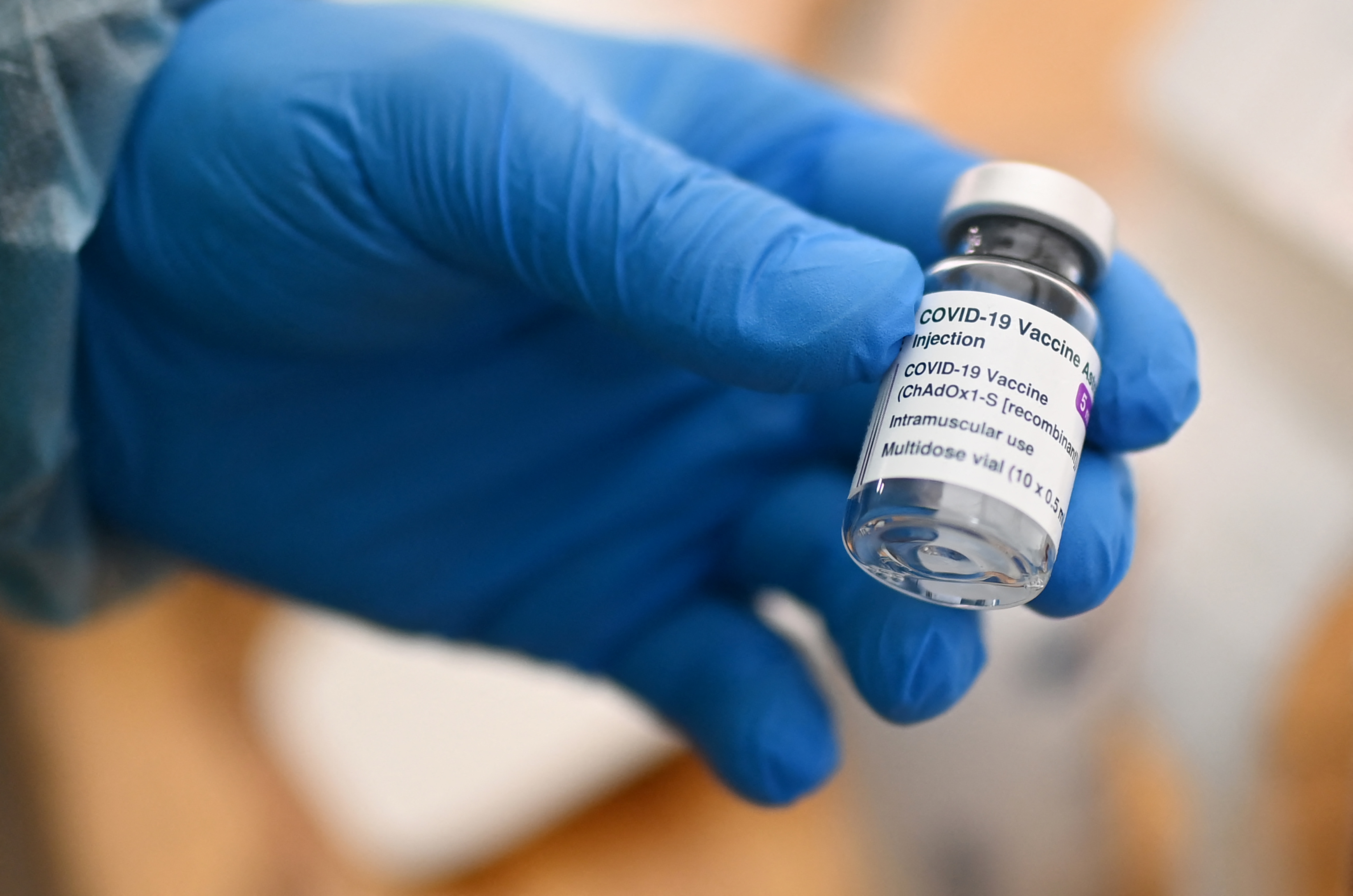 (De acordo com dados da EMA de 4 de abril, 222 casos de trombose atípica foram detectados após 34 milhões de injeções feitas com AstraZeneca nos 30 países. Foto: Ina FASSBENDER / AFP) (De acordo com dados da EMA de 4 de abril, 222 casos de trombose atípica foram detectados após 34 milhões de injeções feitas com AstraZeneca nos 30 países. Foto: Ina FASSBENDER / AFP)