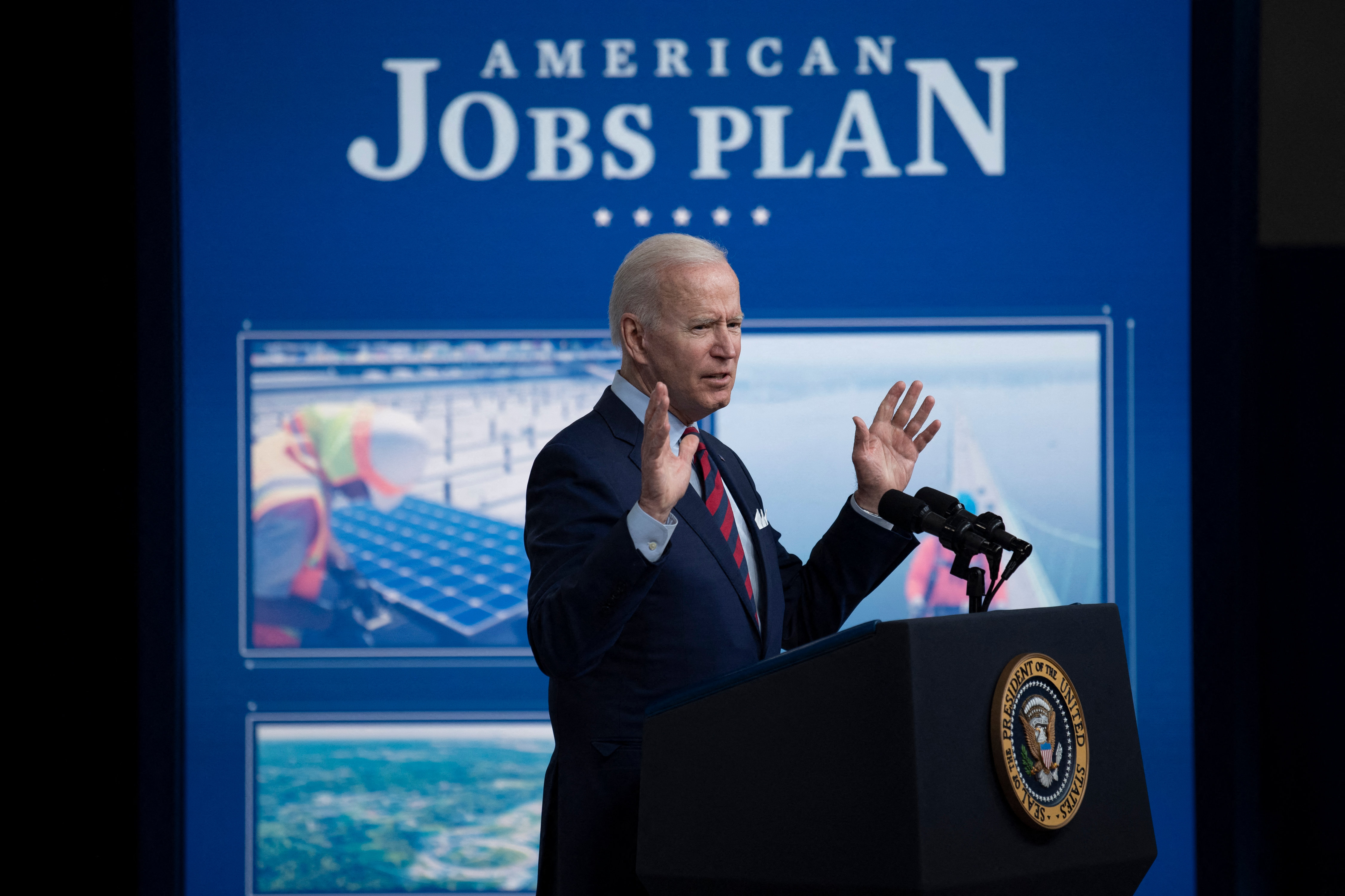 (Segundo Biden, em meio a tantas mudanças no mundo, os Estados Unidos devem liderar transformações. Foto: Brendan Smialowski / AFP
) (Segundo Biden, em meio a tantas mudanças no mundo, os Estados Unidos devem liderar transformações. Foto: Brendan Smialowski / AFP
)