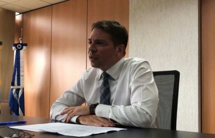 No ano passado, reportagem da revista Época mostrou que o diretor da Abin, Alexandre Ramagem, teria enviado ao celular da advogado do filho do presidente documentos que poderiam ajudá-lo no caso das rachadinhas (crédito: Reprodução/Youtube) No ano passado, reportagem da revista Época mostrou que o diretor da Abin, Alexandre Ramagem, teria enviado ao celular da advogado do filho do presidente documentos que poderiam ajudá-lo no caso das rachadinhas (crédito: Reprodução/Youtube)