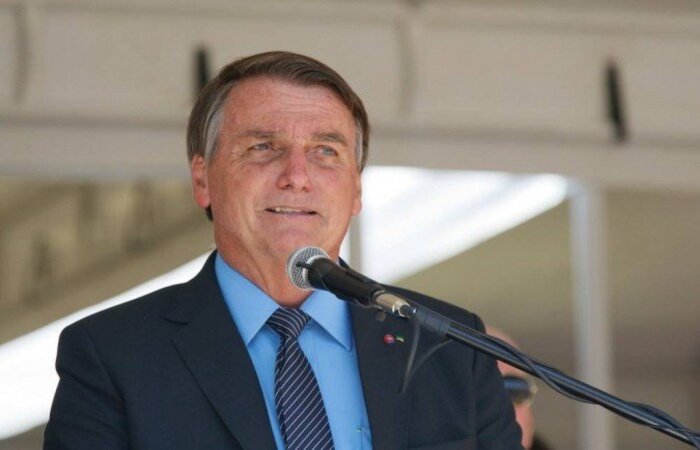 Presidente ainda se disse surpreso com o empenho da mídia a respeito de informações e cobranças por vacinas, e disse acreditar que em breve surgirá um remédio contra o vírus
(crédito: Isac Nobrega/PR) Presidente ainda se disse surpreso com o empenho da mídia a respeito de informações e cobranças por vacinas, e disse acreditar que em breve surgirá um remédio contra o vírus
(crédito: Isac Nobrega/PR)