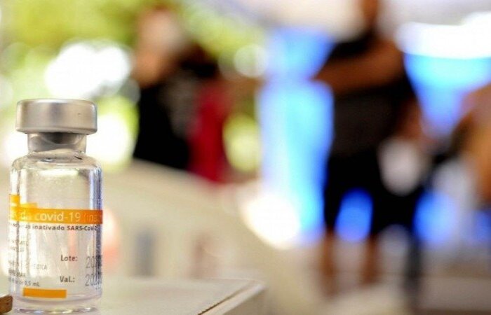 A nova remessa de 3 mil litros de matéria-prima será capaz de produzir 5 milhões de doses da CoronaVac (crédito: Marcelo Ferreira/CB/D.A Press) A nova remessa de 3 mil litros de matéria-prima será capaz de produzir 5 milhões de doses da CoronaVac (crédito: Marcelo Ferreira/CB/D.A Press)